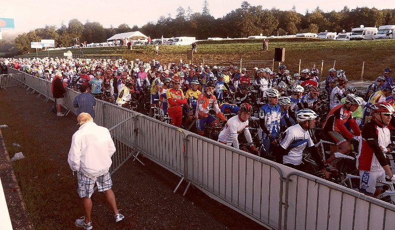 2011-08-26 03 Rando Plouay Attente du depart de la Cyclosportive.jpg